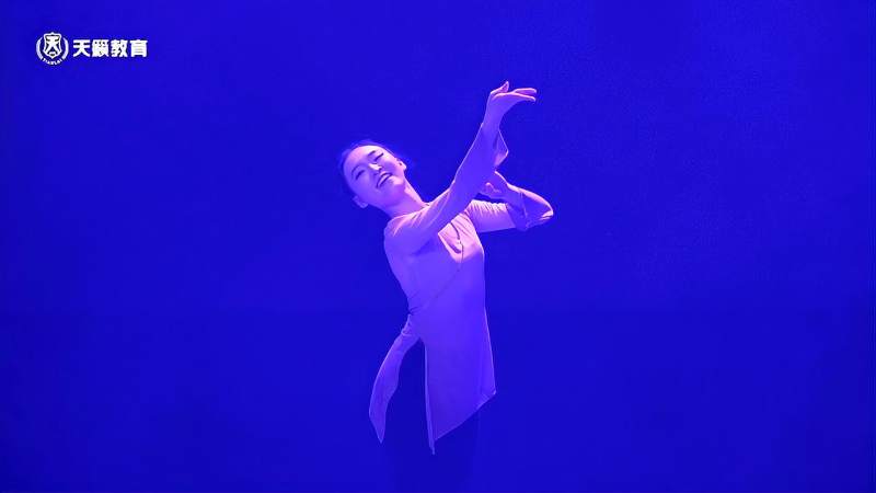2021届舞蹈专业女生舞蹈基本功展示行柔美灵俏技能过关