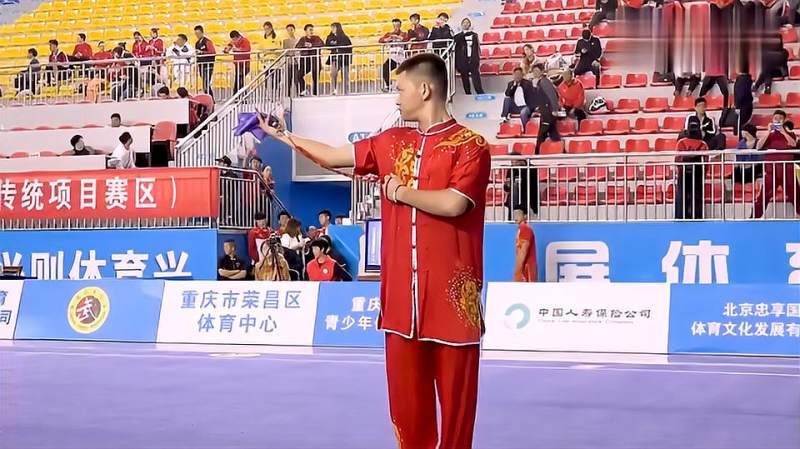 武术套路比赛回顾男子绳镖展示动作娴熟标准的中国功夫