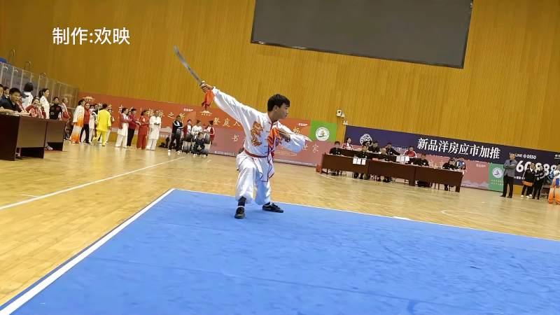 安徽省第五届全民健身运动会武术比赛双刀帅哥武术基本功扎实
