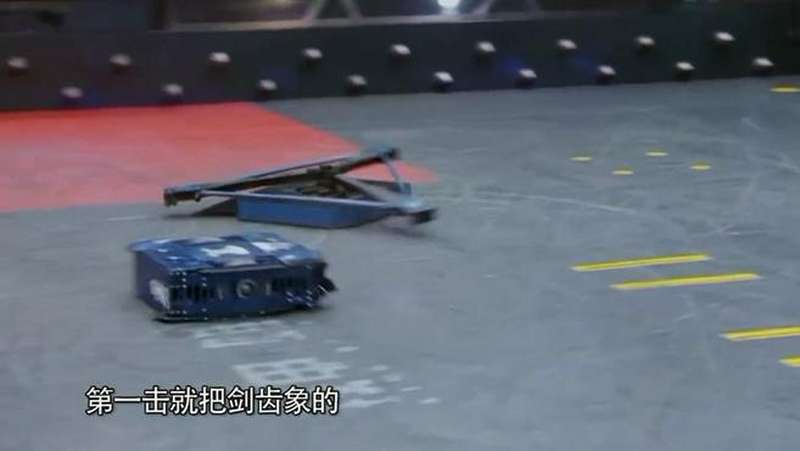 香港机器人对战河南格斗机器人2v1上场瞬间就被KO真的好惨