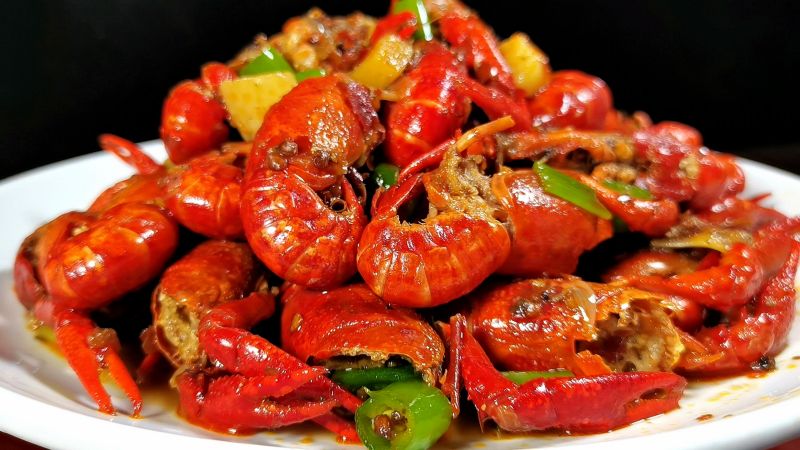 小龙虾简单好吃的家常做法虾肉鲜嫩入味香辣过瘾吃着真解馋