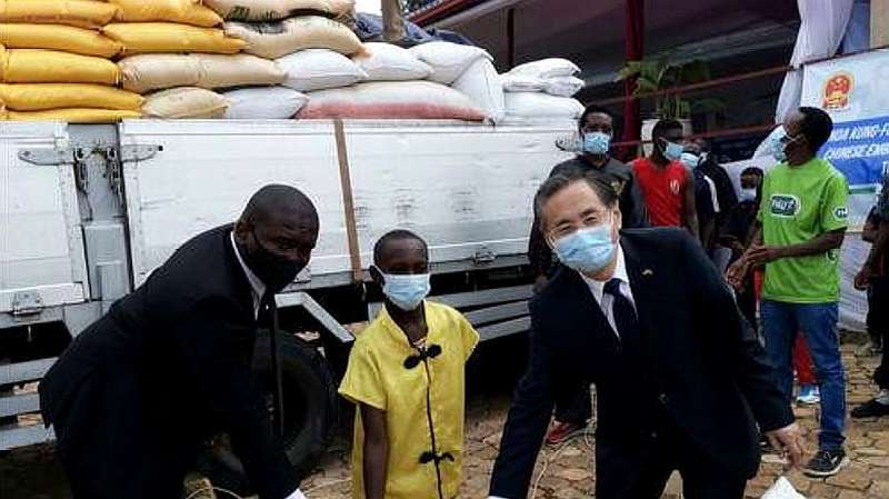 国际观察中国大使馆向卢旺达武术协会捐赠抗疫物资