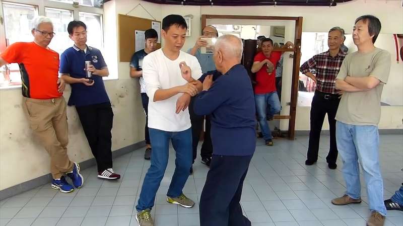李小龙的师傅叶问之子93岁高龄的叶准演示咏春拳