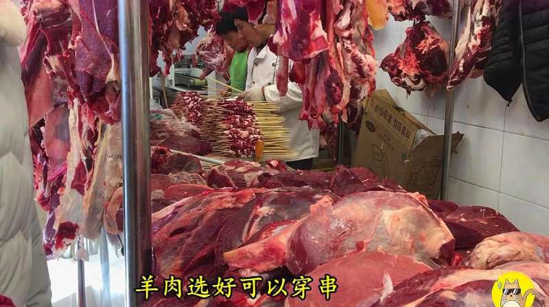 逛北京牛街火爆牛羊肉店牛肉34元一斤家家户户出来备年货