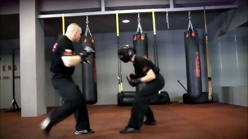 国外破万点击率以色列近身格斗术搏击防身术练习方法