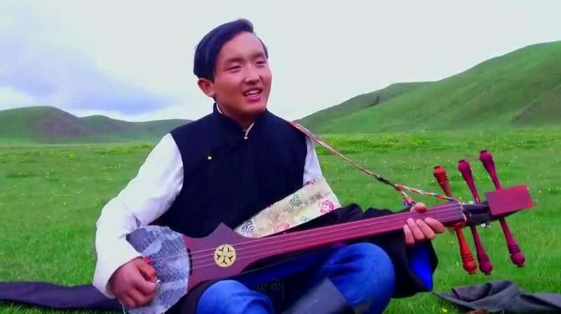 藏族饶舌歌手尕藏东知弹唱贤达永恒希望纯真优美